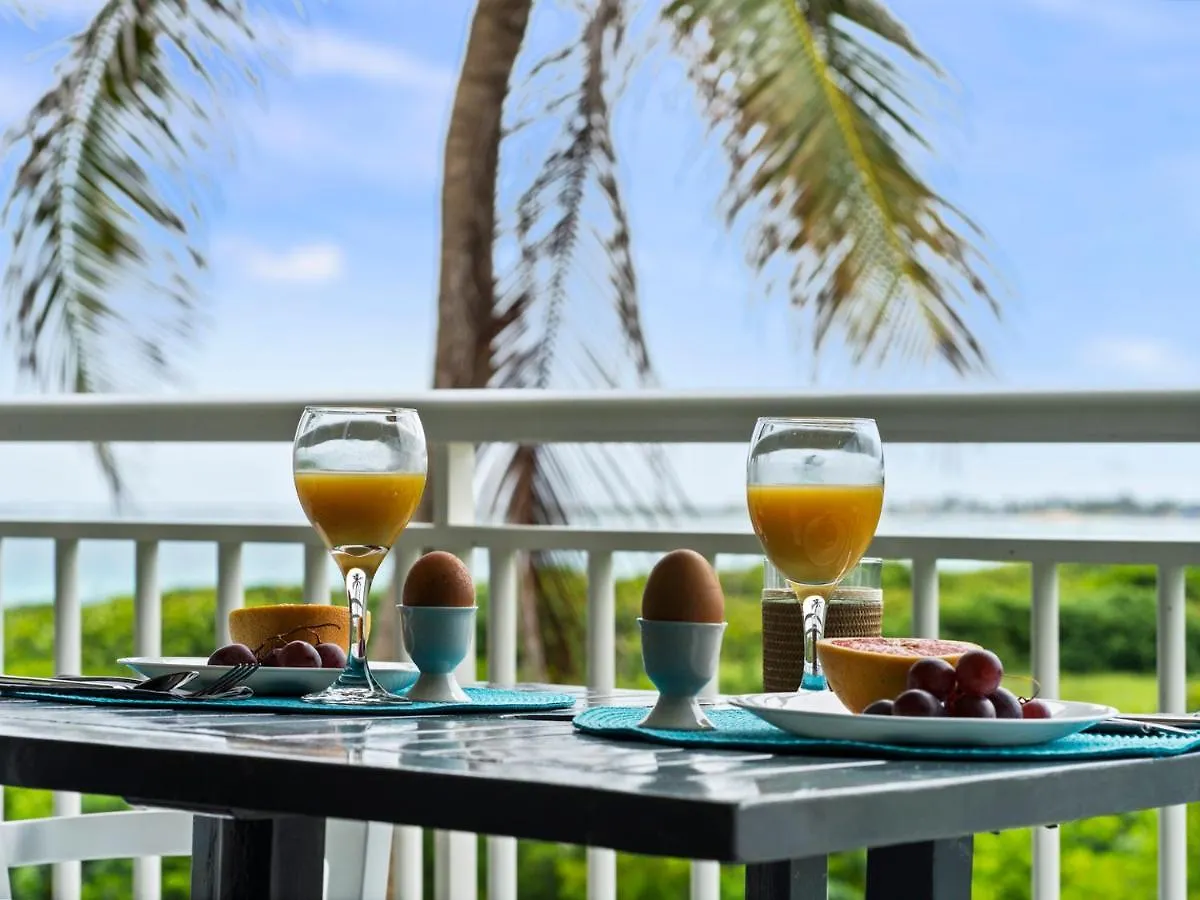 Apartment Newly Renovated 1 Bedroom Condo With Amazing Seaview! Beachfront Pool! Cul de Sac