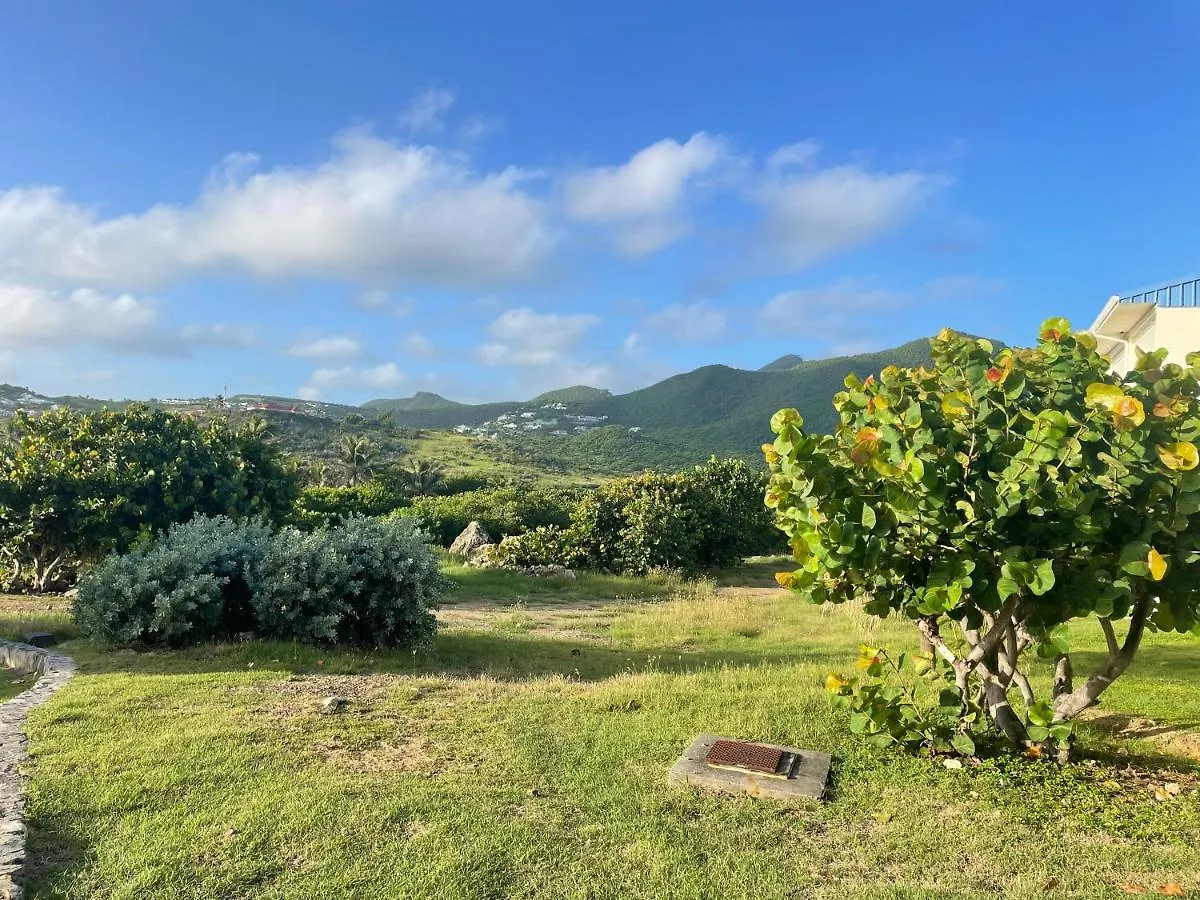 Apartment Newly Renovated 1 Bedroom Condo With Amazing Seaview! Beachfront Pool! Cul de Sac